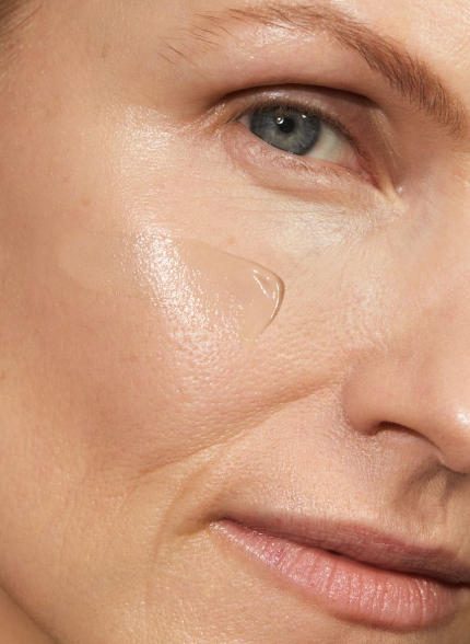 Skinonym Semi Matte Peptide Foundation MADARA