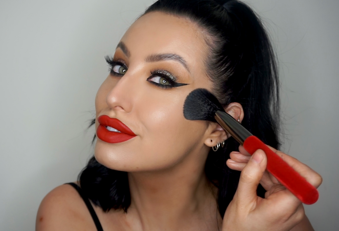 BLUSH BRUSH | VELLUTO™ LUXURY  HIGH DEFINITION POWDER BLUSH