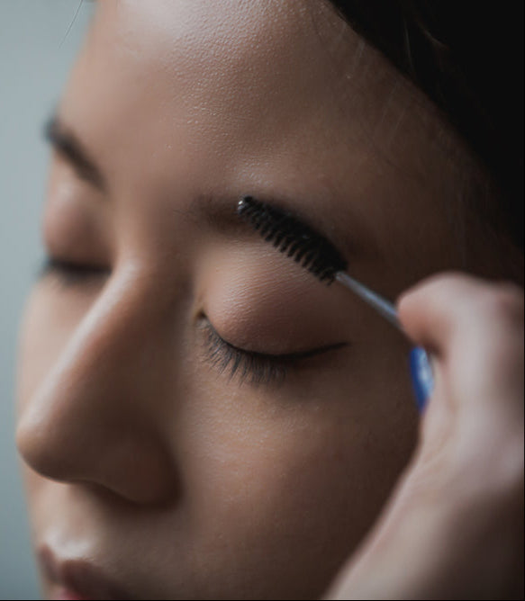 makeup-eyebrow-brush